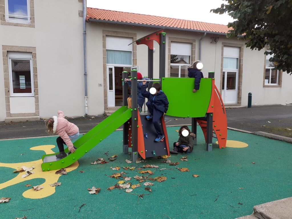 structure jeu Sapinaud été 20 Ecole Sapinaud CHANVERRIE